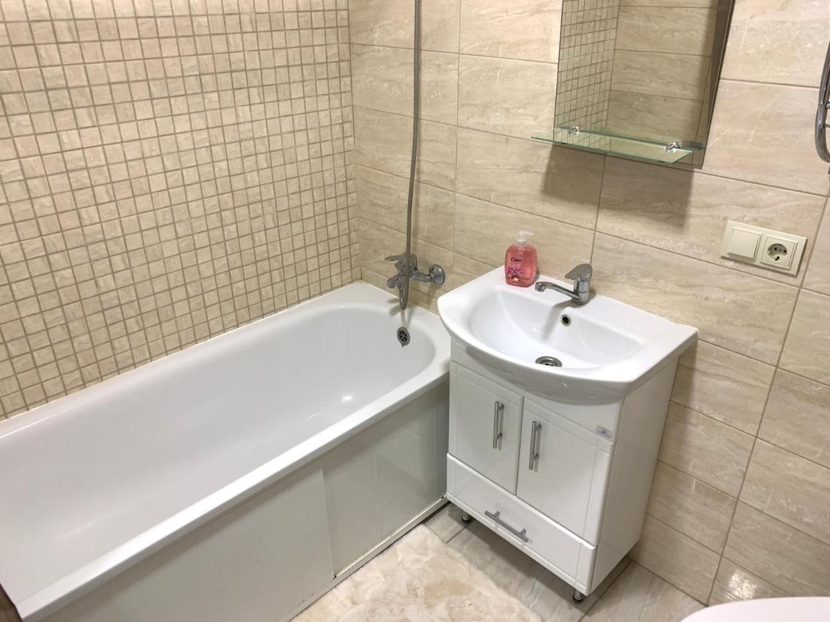 комфортна квартира. поруч парк Apartment