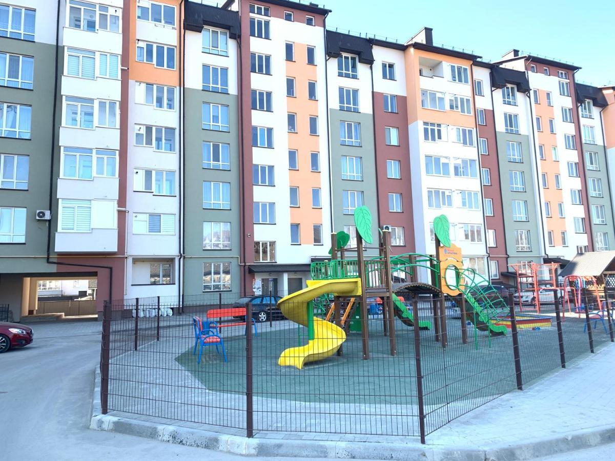 комфортна квартира. поруч парк *